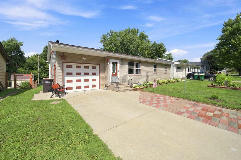 Photo of 912 S 3rd Avenue, Albert Lea, MN 56007 (MLS # 7116543)