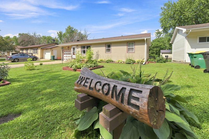 Photo of 912 S 3rd Avenue, Albert Lea, MN 56007 (MLS # 7116543)