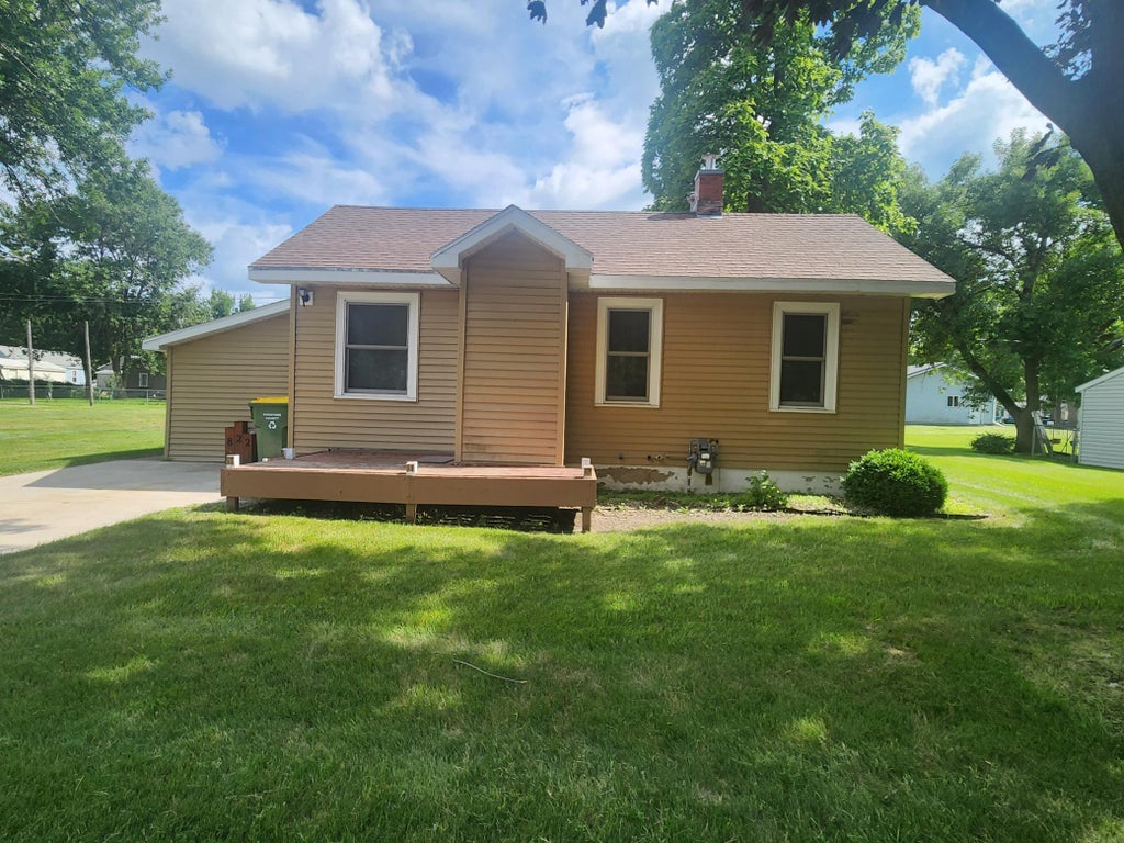 Photo of 822 2nd Street NW, Pipestone, MN 56164 (MLS # 7115184)