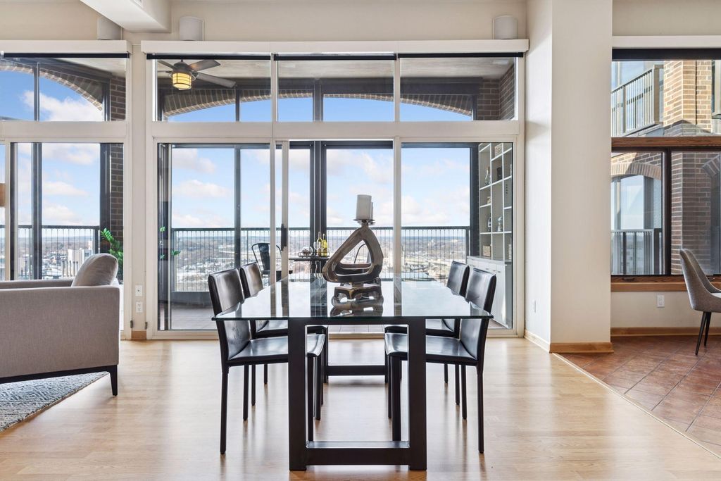 Photo of 1201 Yale Place #2009, Minneapolis, MN 55403 (MLS # 7010220)