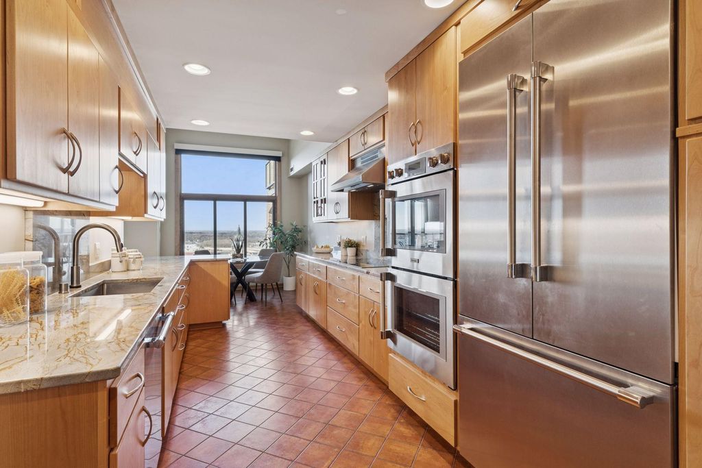 Photo of 1201 Yale Place #2009, Minneapolis, MN 55403 (MLS # 7010220)