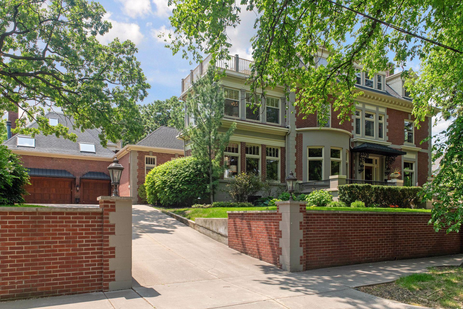 1721 Mount Curve Avenue