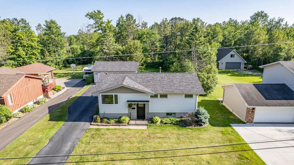 Photo of 588 W Winona Street, Duluth, MN 55803 (MLS # 7123163)