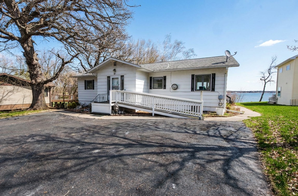 20645 Oakland Beach Road
