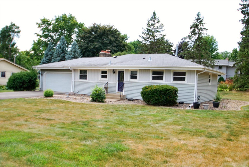 Photo of 11110 France Avenue S, Bloomington, MN 55431 (MLS # 7118399)