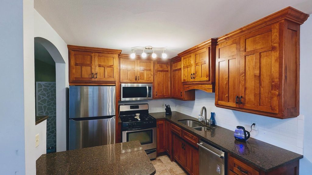 Photo of 2507 Bryant Avenue S #002, Minneapolis, MN 55405 (MLS # 7046738)