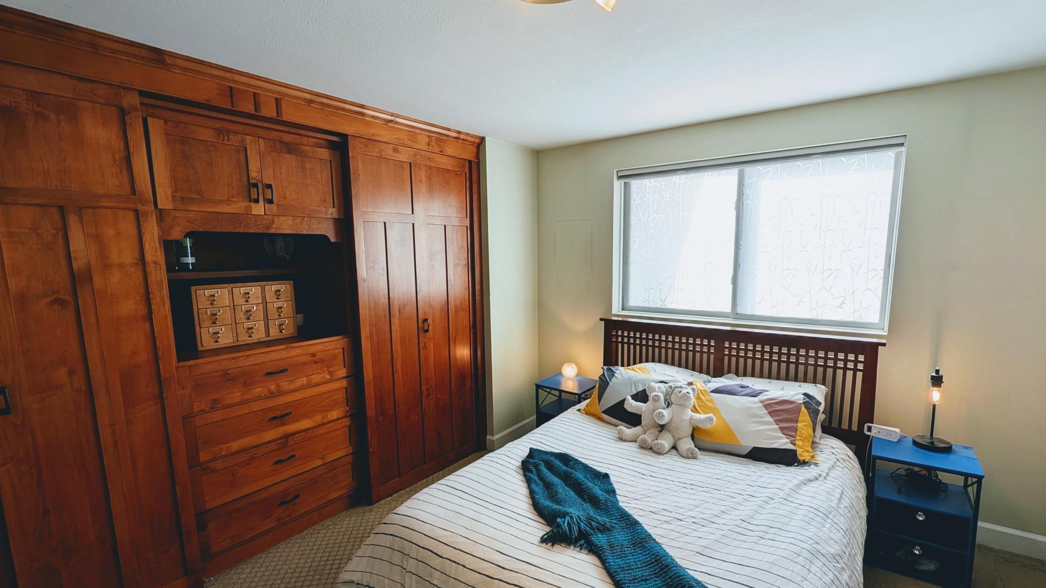 2507 Bryant Avenue S 002