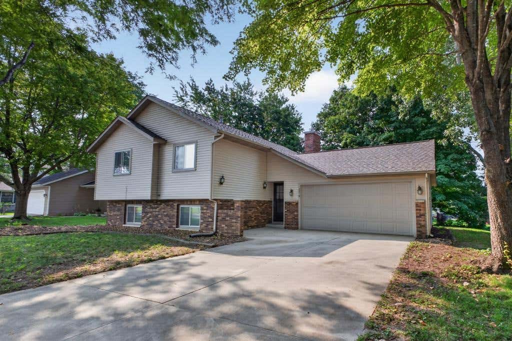 Photo of 2818 26th Street NW, Rochester, MN 55901 (MLS # 7117397)
