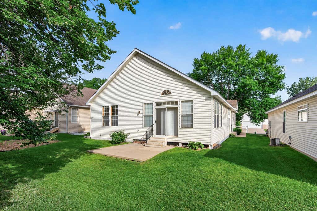 Photo of 442 Meadowood Lane, Burnsville, MN 55337 (MLS # 7094293)
