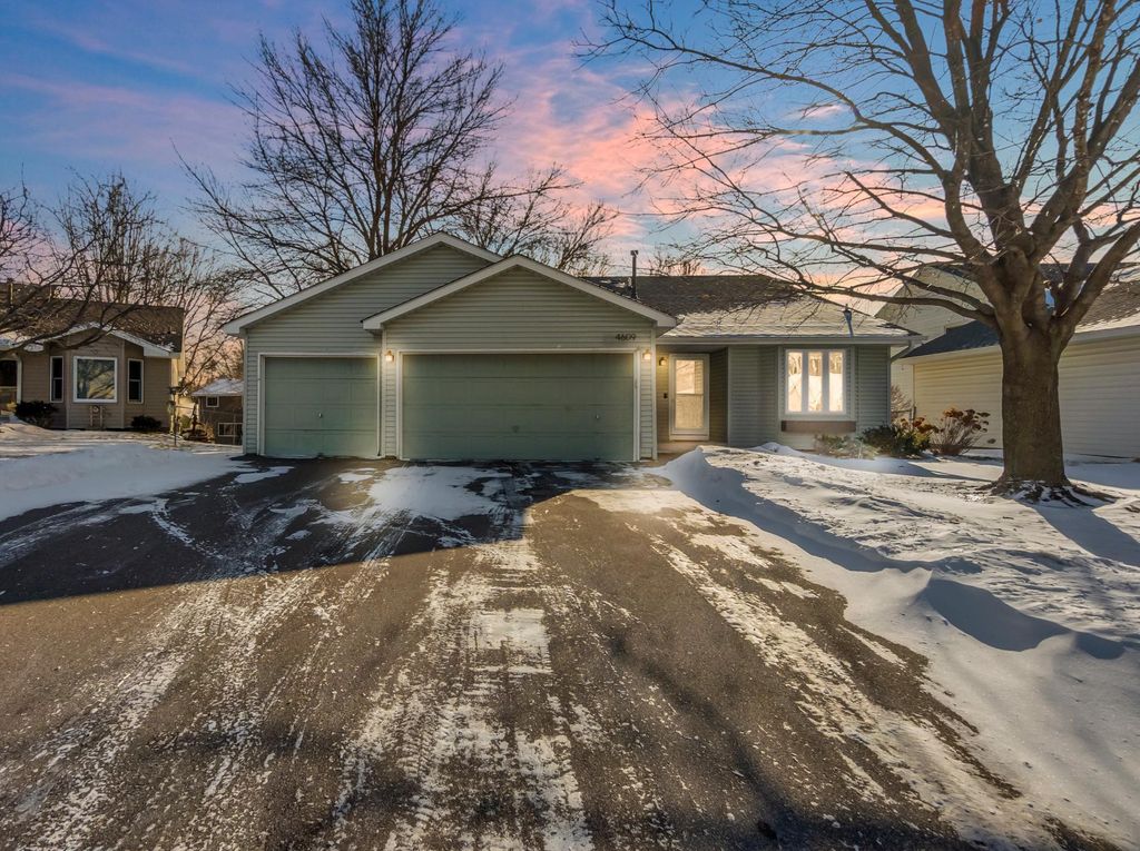 Photo of 4609 Heather Way N, Oakdale, MN 55128 (MLS # 7012043)