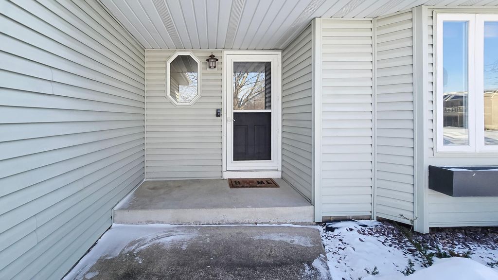 Photo of 4609 Heather Way N, Oakdale, MN 55128 (MLS # 7012043)