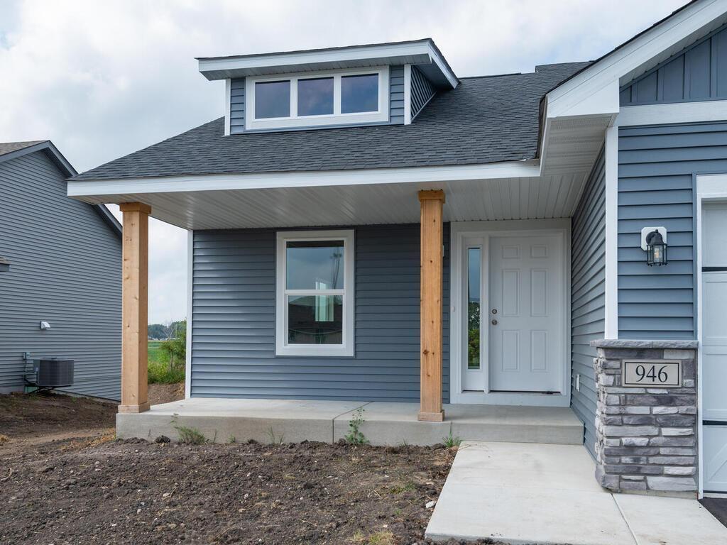 946 Prestwick Drive