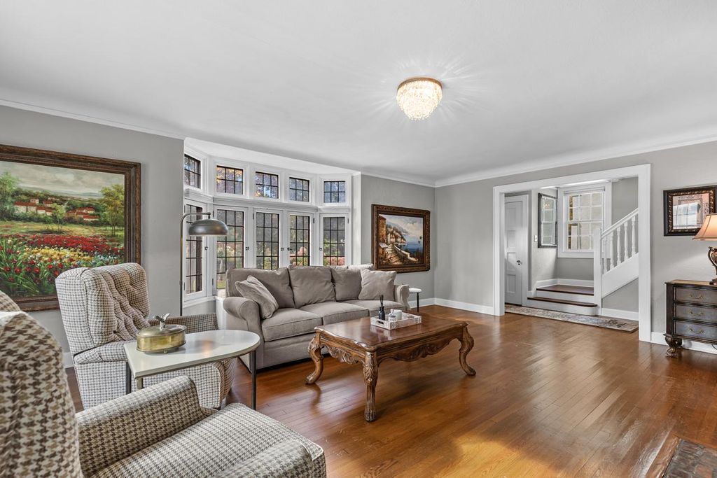 Photo of 4025 Dupont Avenue S, Minneapolis, MN 55409 (MLS # 6819628)