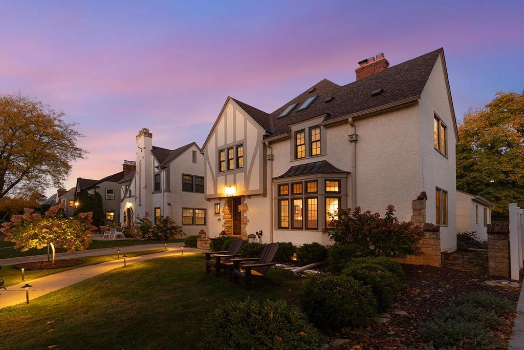 Photo of 4025 Dupont Avenue S, Minneapolis, MN 55409 (MLS # 6819628)