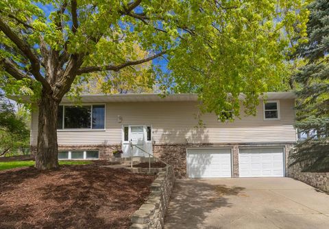 2220 Bossard Drive Roseville MN 55113