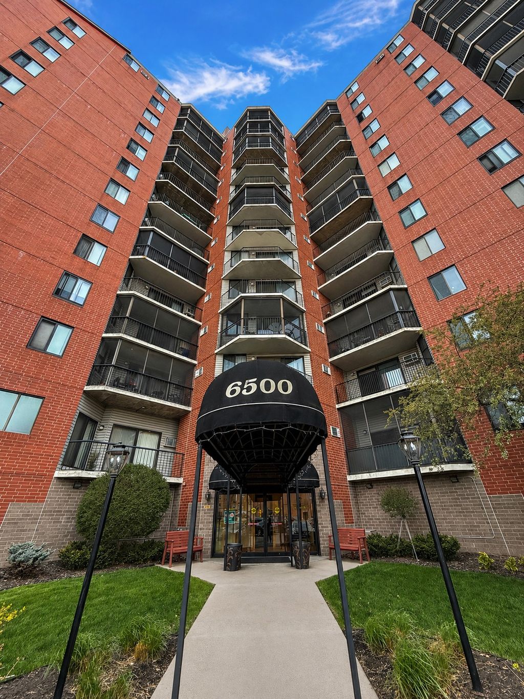 Photo of 6500 Woodlake Drive #707, Richfield, MN 55423 (MLS # 7063158)