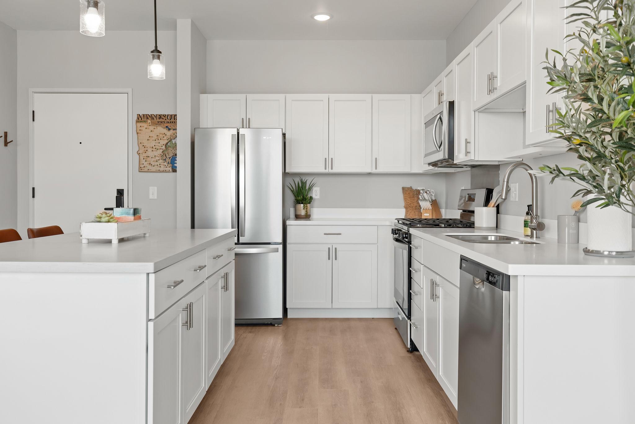 907 N Lakeshore Drive 104