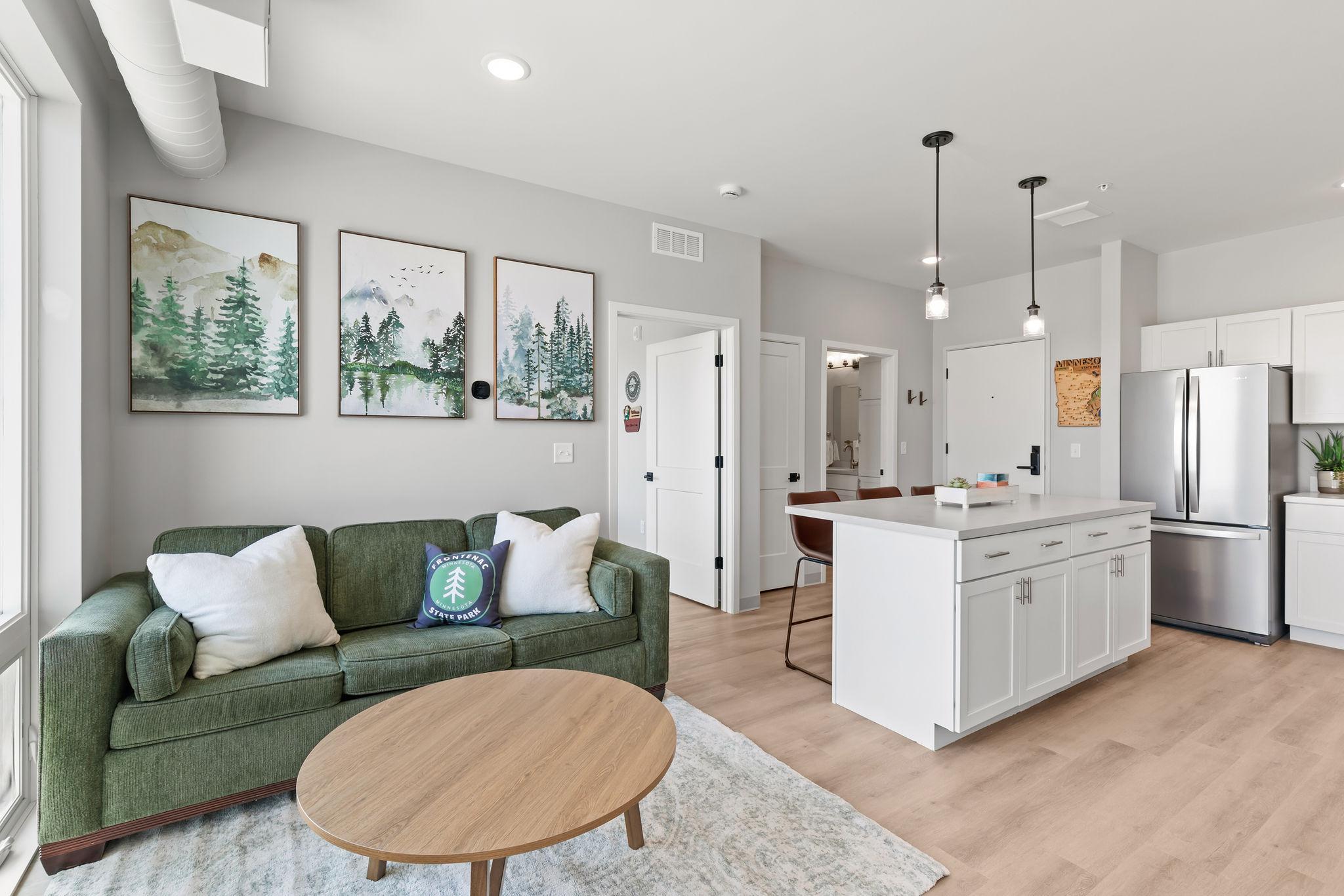 907 N Lakeshore Drive 104