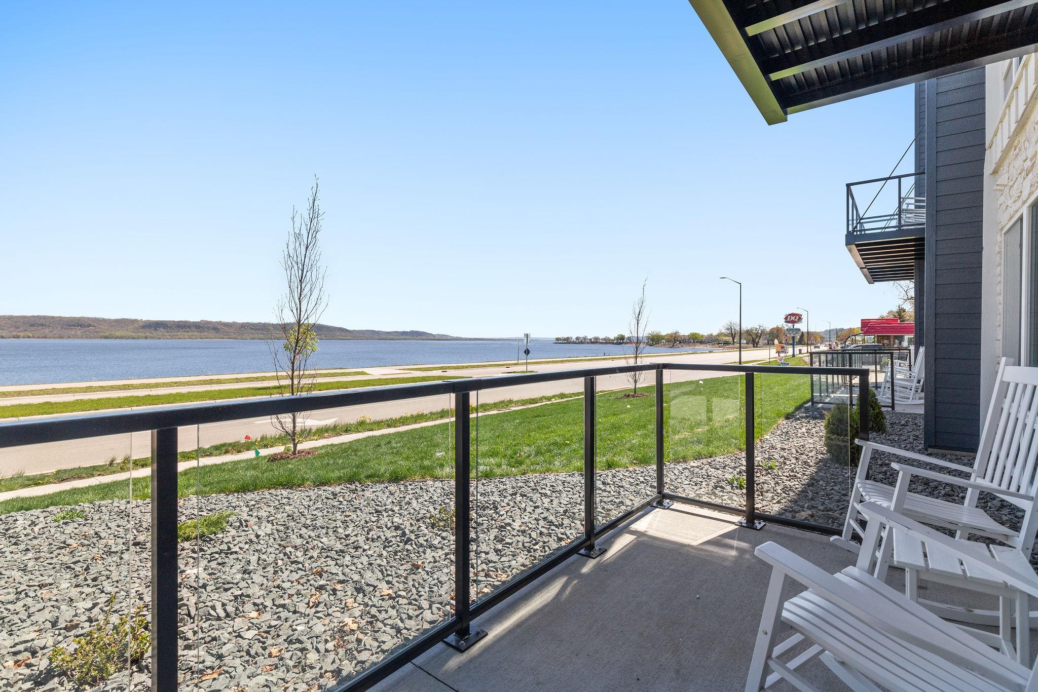 907 N Lakeshore Drive 104