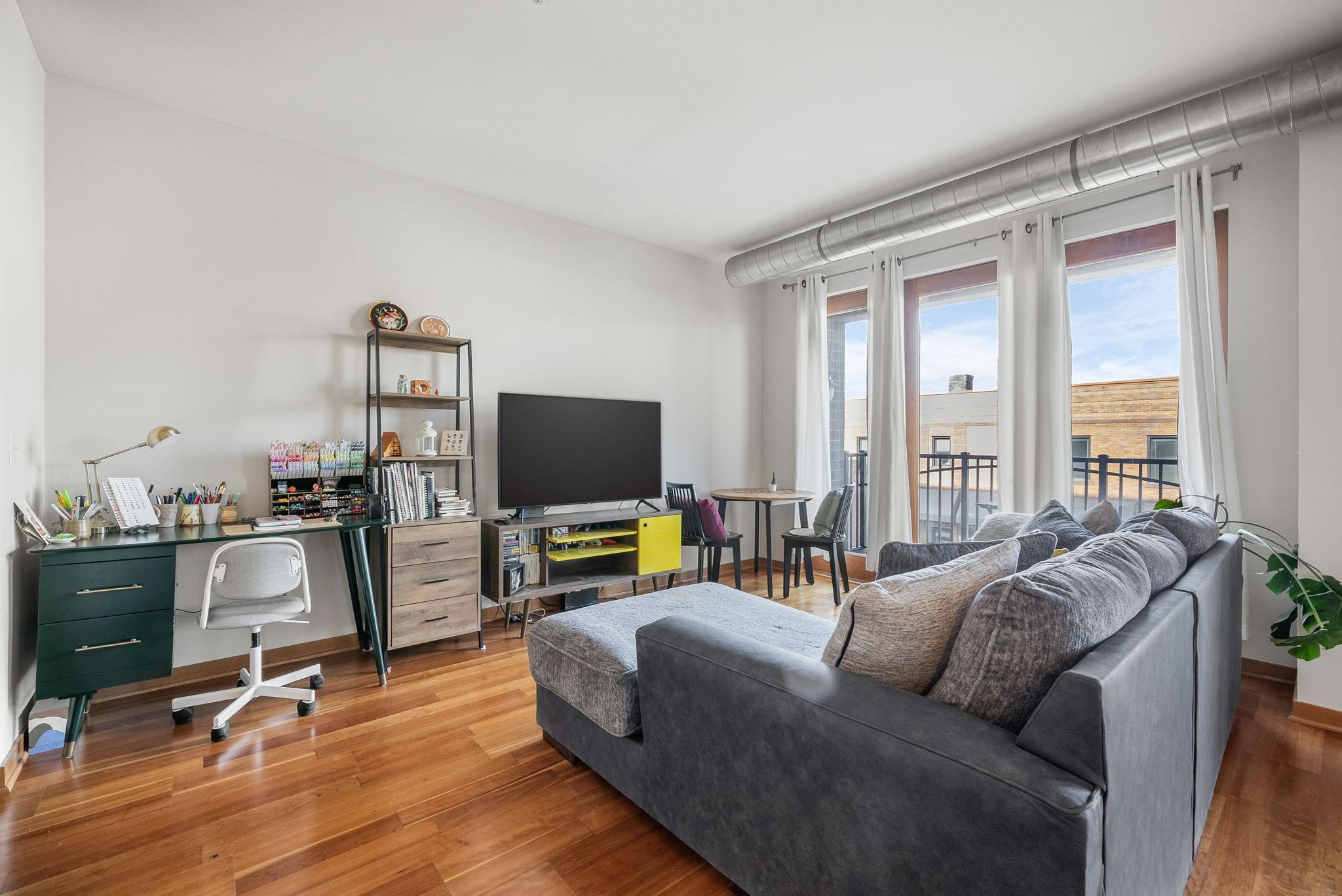 15 E Franklin Avenue SE 212