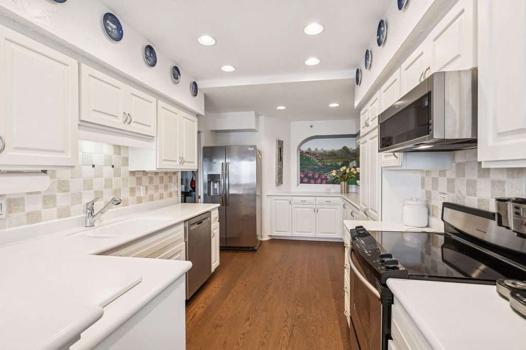 Photo of 1235 Yale Place #1304, Minneapolis, MN 55403 (MLS # 7026154)