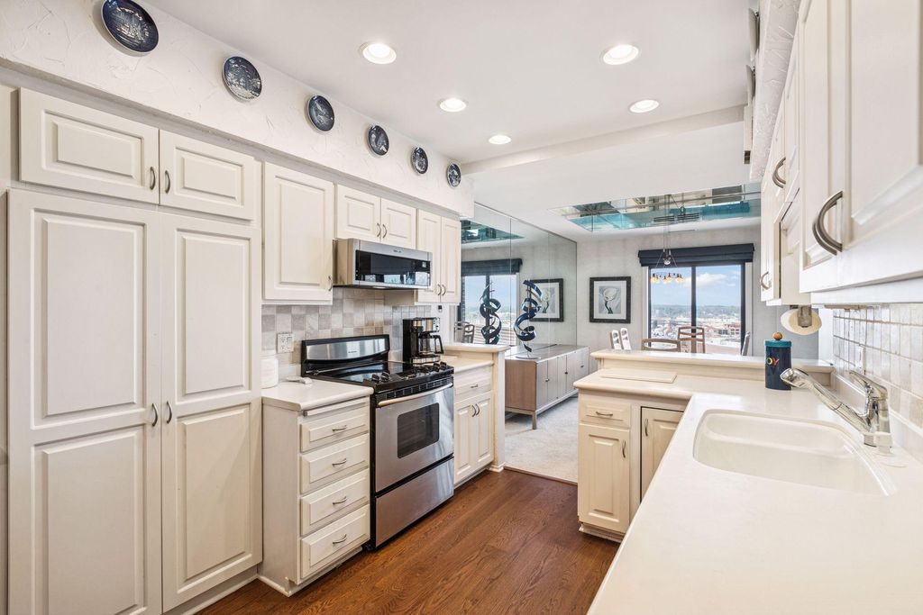 Photo of 1235 Yale Place #1304, Minneapolis, MN 55403 (MLS # 7026154)