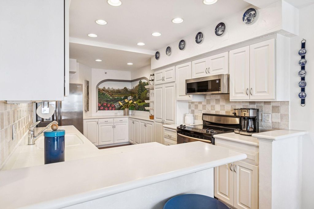 Photo of 1235 Yale Place #1304, Minneapolis, MN 55403 (MLS # 7026154)