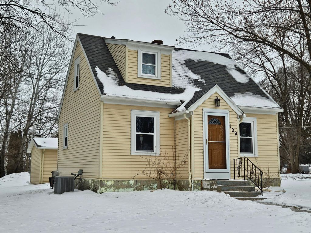 Photo of 109 Charlotte Avenue, Albert Lea, MN 56007 (MLS # 7019836)