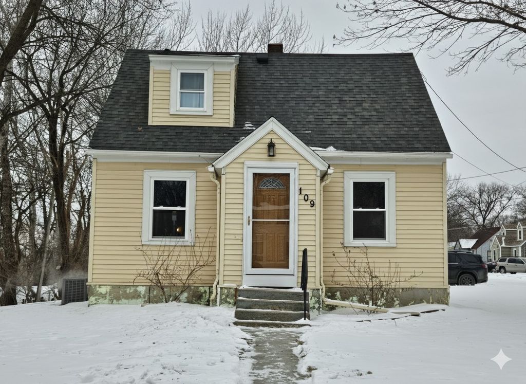 Photo of 109 Charlotte Avenue, Albert Lea, MN 56007 (MLS # 7019836)