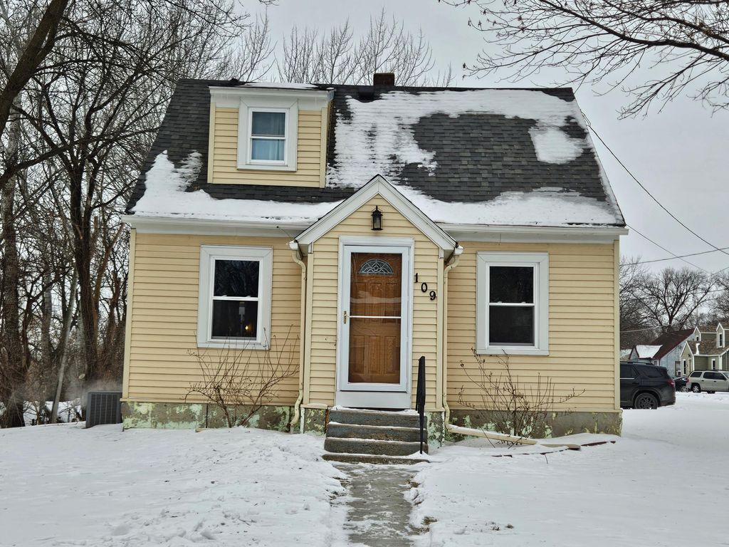 Photo of 109 Charlotte Avenue, Albert Lea, MN 56007 (MLS # 7019836)