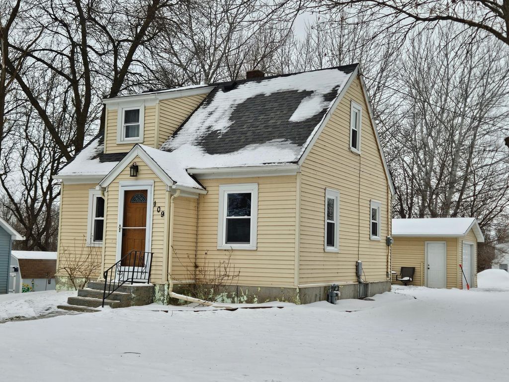 Photo of 109 Charlotte Avenue, Albert Lea, MN 56007 (MLS # 7019836)