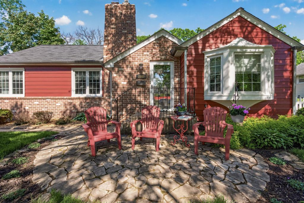 Photo of 1068 Summit Avenue, South Saint Paul, MN 55075 (MLS # 7079891)