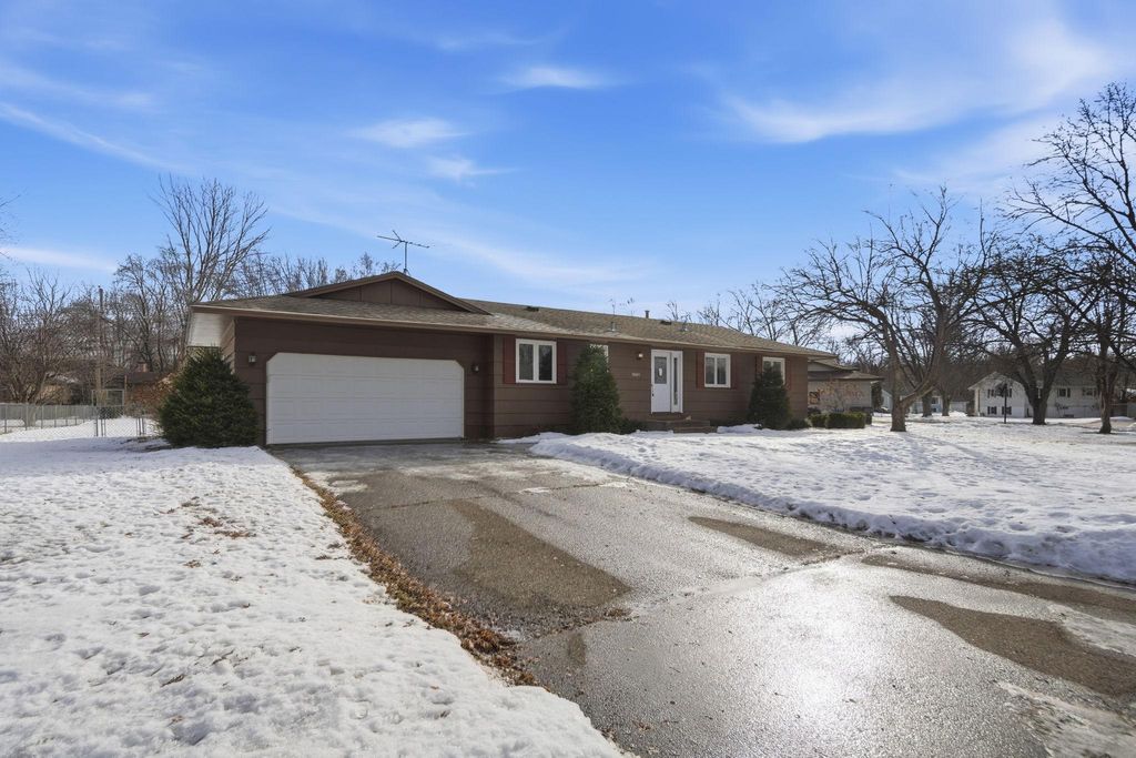 Photo of 16660 Garland Way W, Rosemount, MN 55068 (MLS # 7009210)