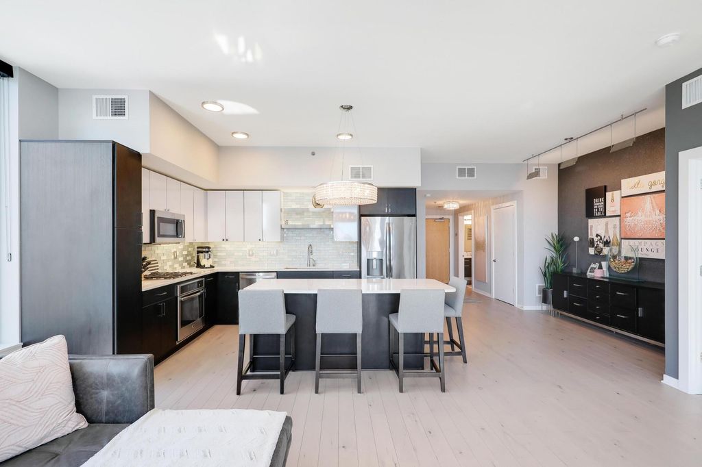 Photo of 740 Portland Avenue #907, Minneapolis, MN 55415 (MLS # 7015882)