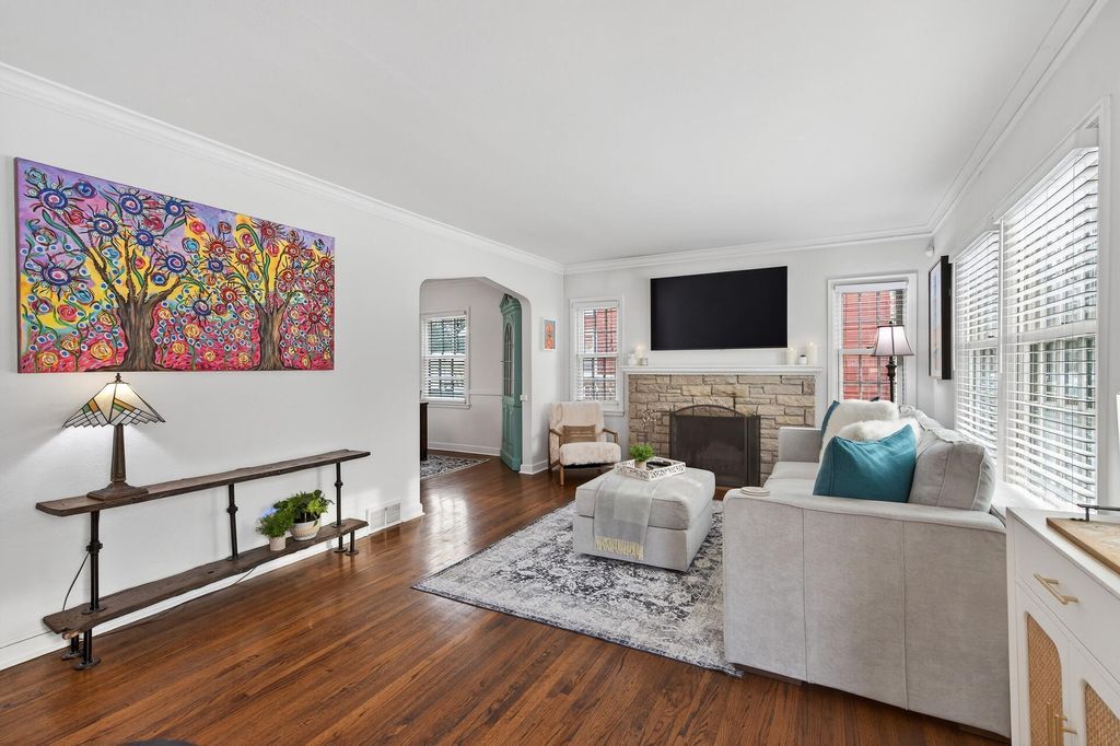 Photo of 1885 Eleanor Avenue, Saint Paul, MN 55116 (MLS # 7019111)