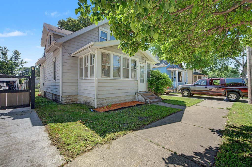 Photo of 1625 Polk Street NE, Minneapolis, MN 55413 (MLS # 7113800)