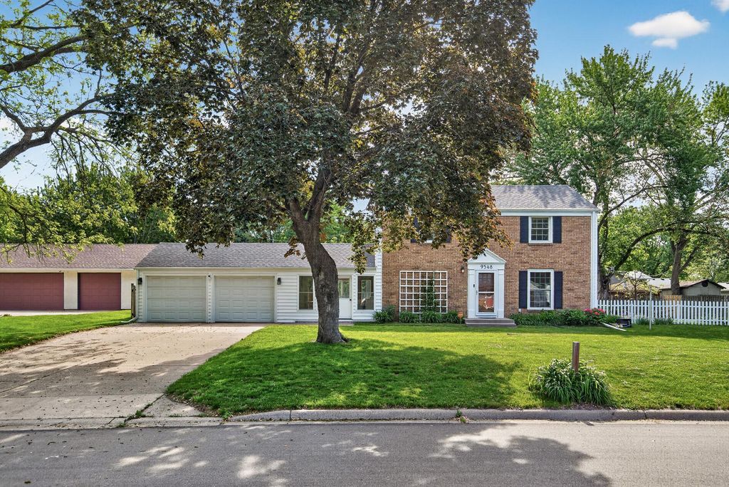 Photo of 9548 Knox Avenue N, Brooklyn Park, MN 55444 (MLS # 7079913)