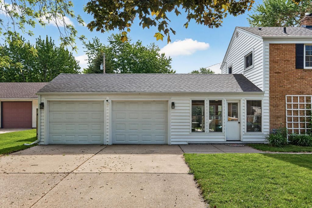 Photo of 9548 Knox Avenue N, Brooklyn Park, MN 55444 (MLS # 7079913)