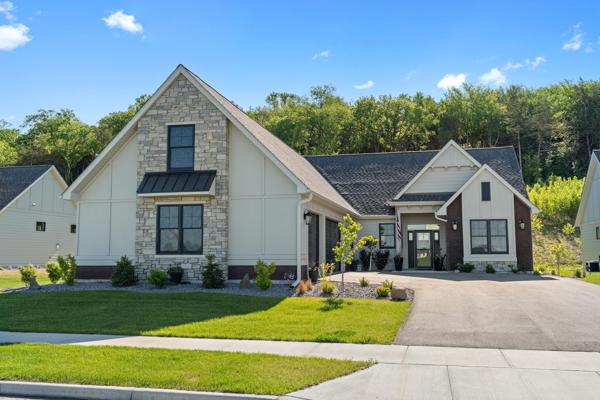 2400 Simply Living Lane