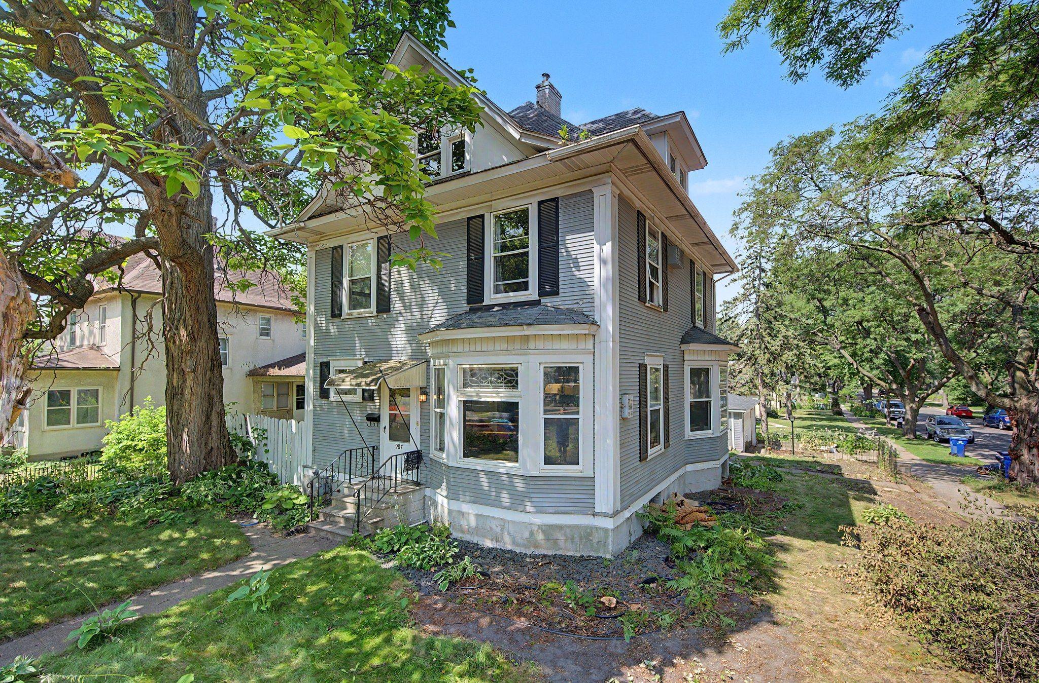 987 Earl Street