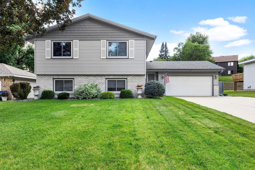 Photo of 5213 Overlook Drive, Bloomington, MN 55437 (MLS # 7105597)
