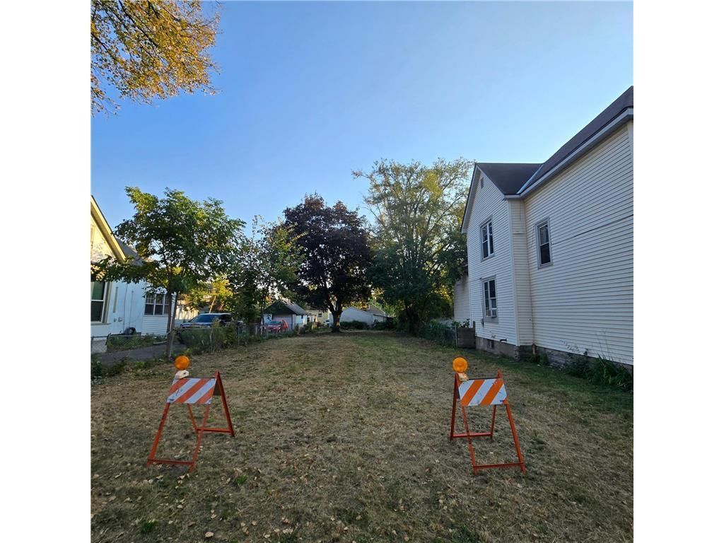 Photo of 920 Fremont Avenue, Saint Paul, MN 55106 (MLS # 7032098)