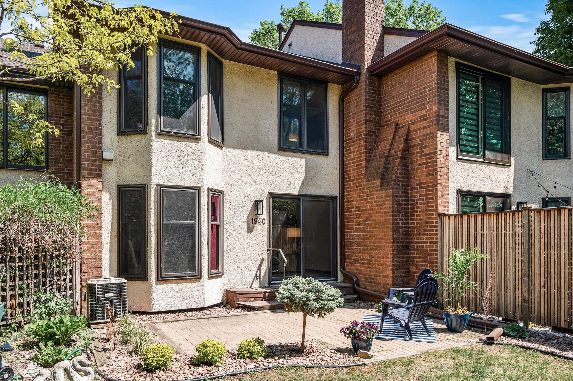 1940 Dupont Avenue S