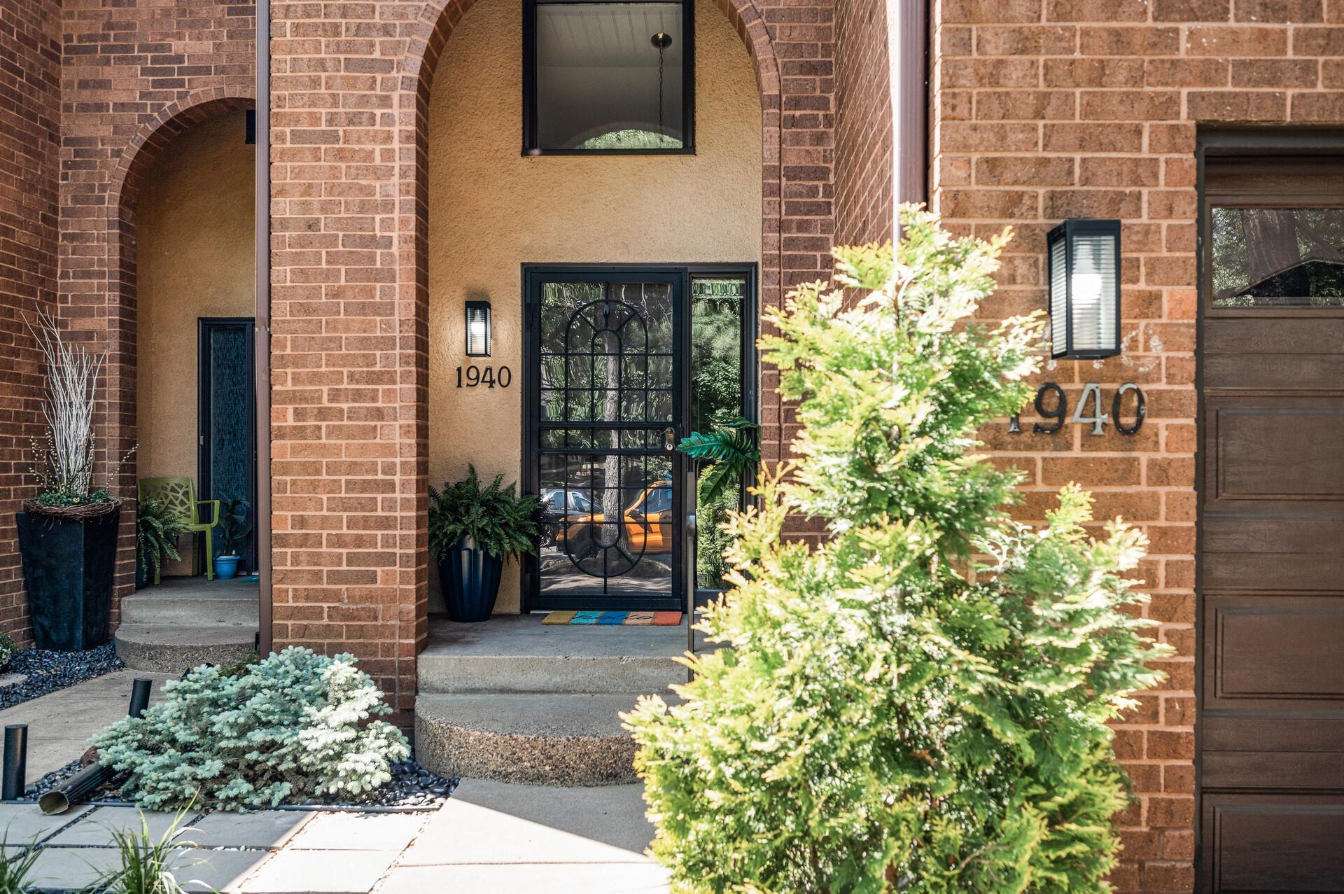 1940 Dupont Avenue S