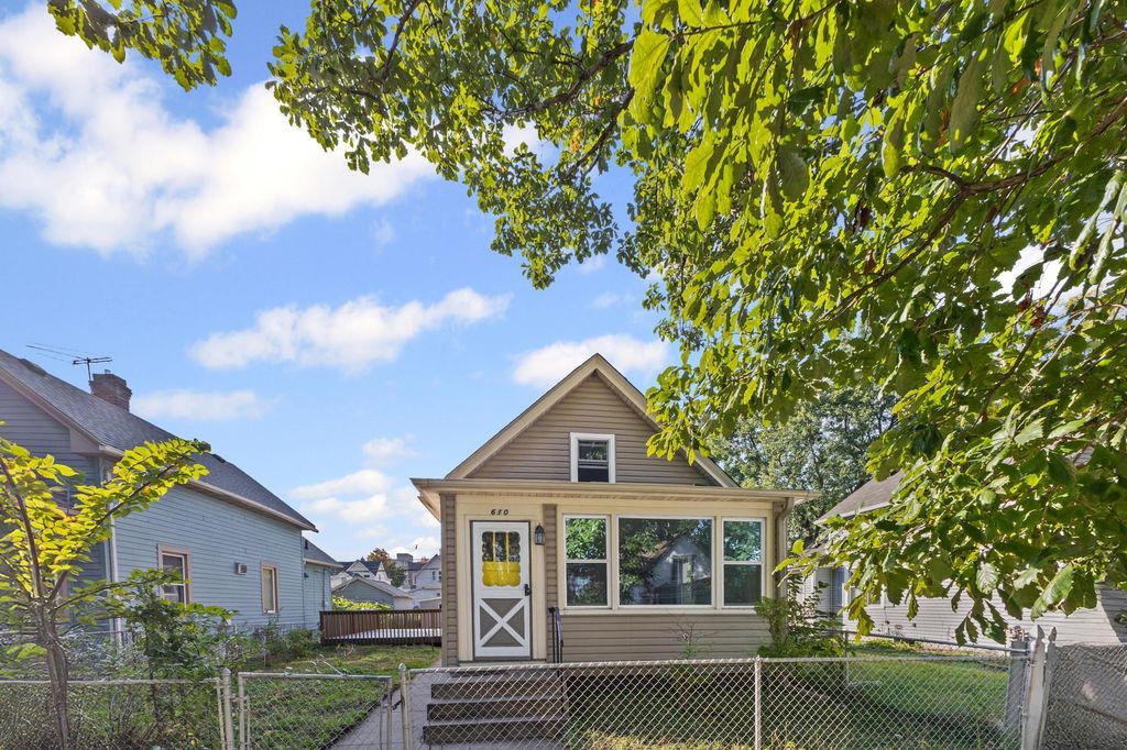 Photo of 610 Charles Avenue, Saint Paul, MN 55103 (MLS # 7038196)