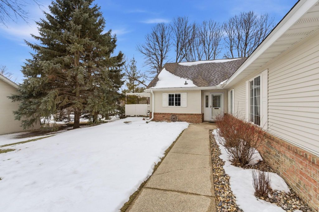 Photo of 706 24th Street SE, Willmar, MN 56201 (MLS # 6819974)