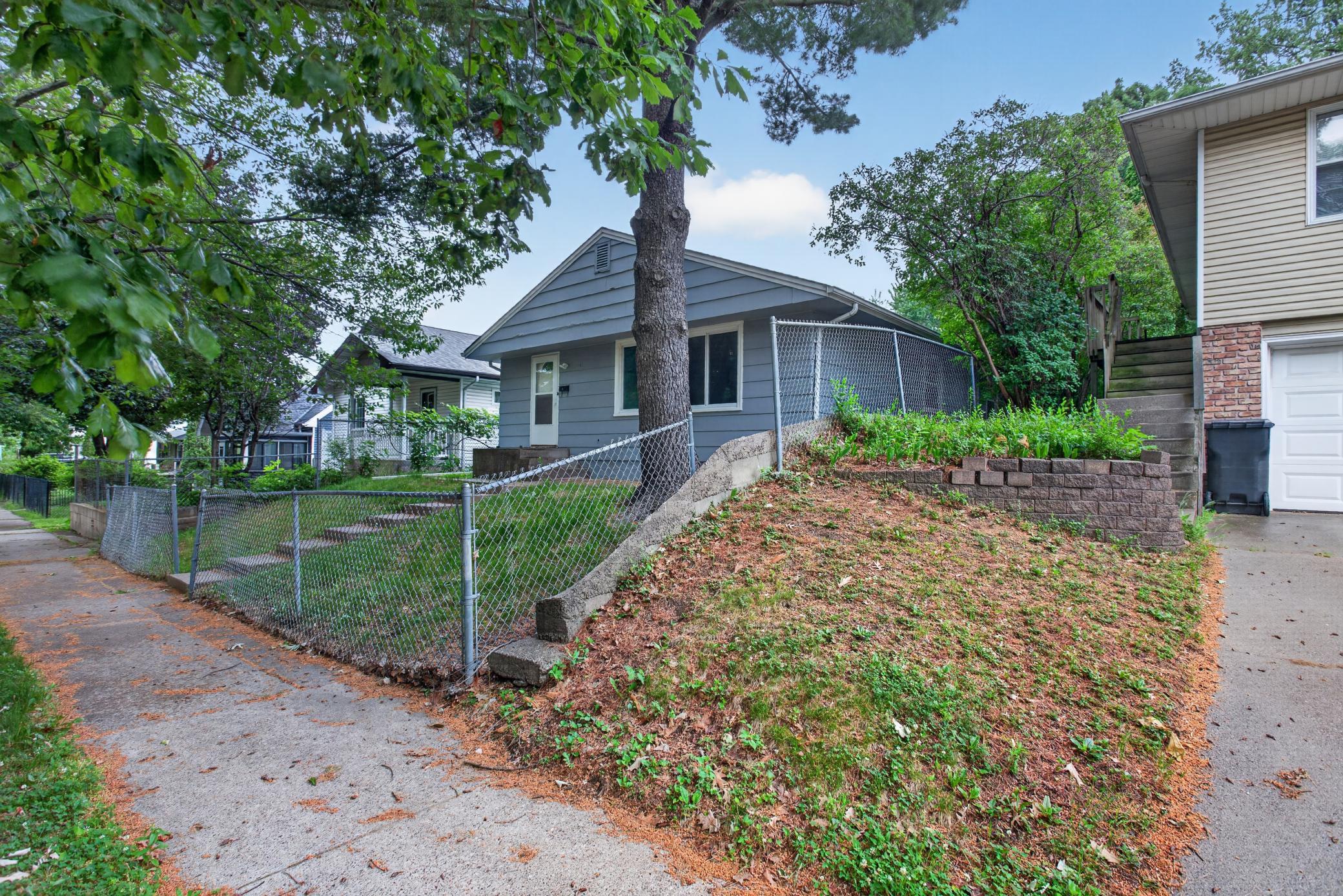 2046 Reaney Avenue E