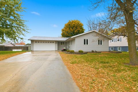 2712 12th Avenue NW Willmar MN 56201