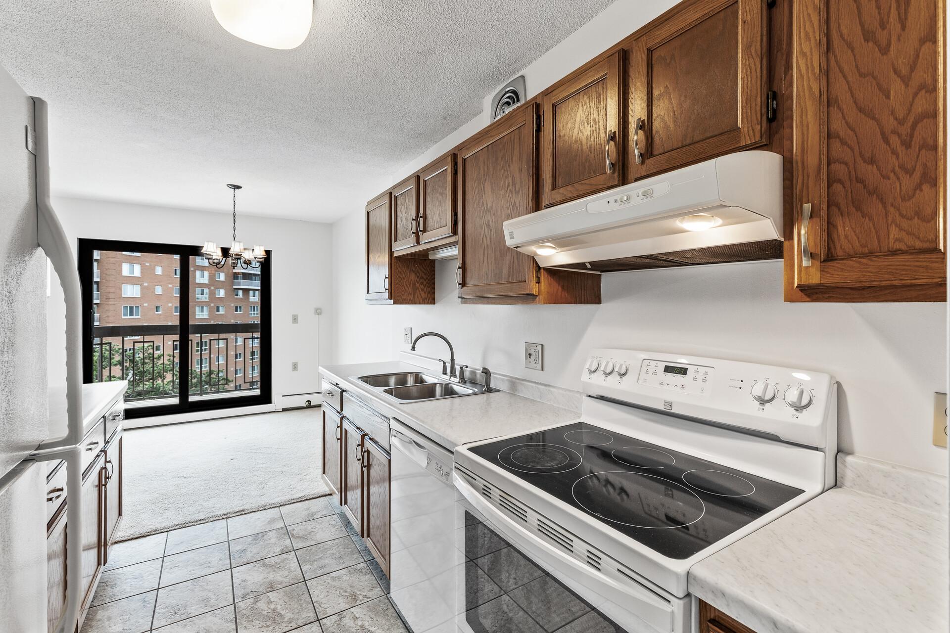 6615 Lake Shore Drive S 900