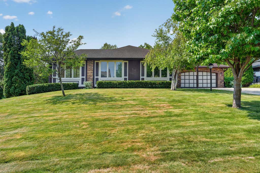 Photo of 21 Carriage Lane, Burnsville, MN 55306 (MLS # 7099475)